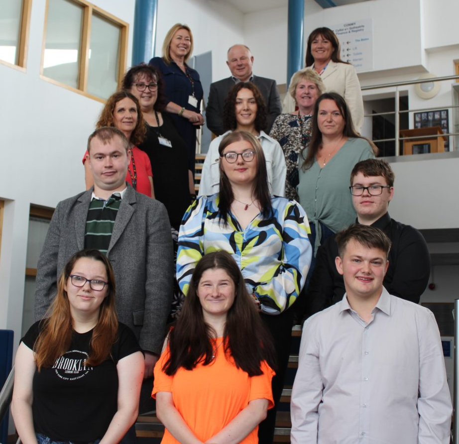 🎉 Celebrating Success: Project SEARCH interns completed their internships in a recent ceremony at Coleg Llandrillo, with new opportunities for education leavers with disabilities currently available. 🌟 🔗 bcuhb.nhs.wales/news/health-bo…