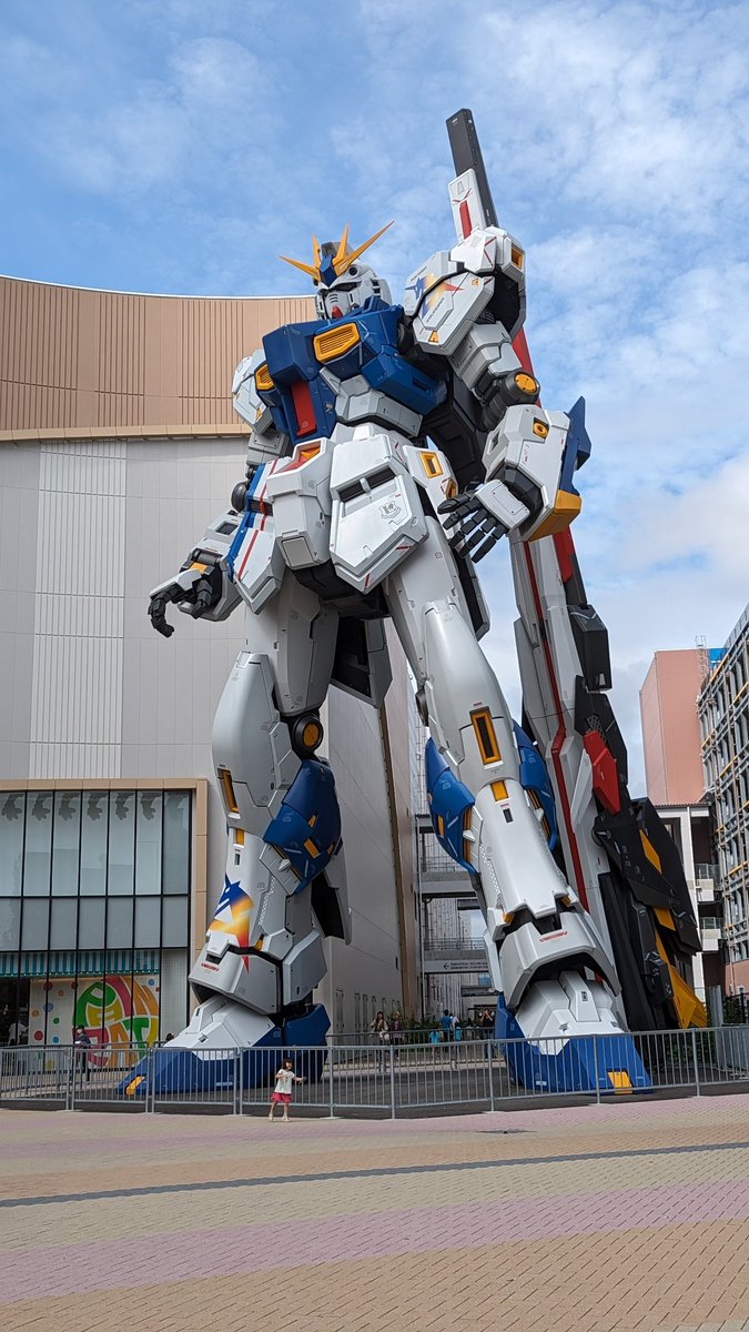mybeat66's tweet photo. このアカウントの主、ユージの初盆が無事終わりました。
今日は彼が好きだった場所に行ってきました。
実物大ガンダム、何度見ても迫力ありますね。 https://t.co/0Bqxn0GsaV