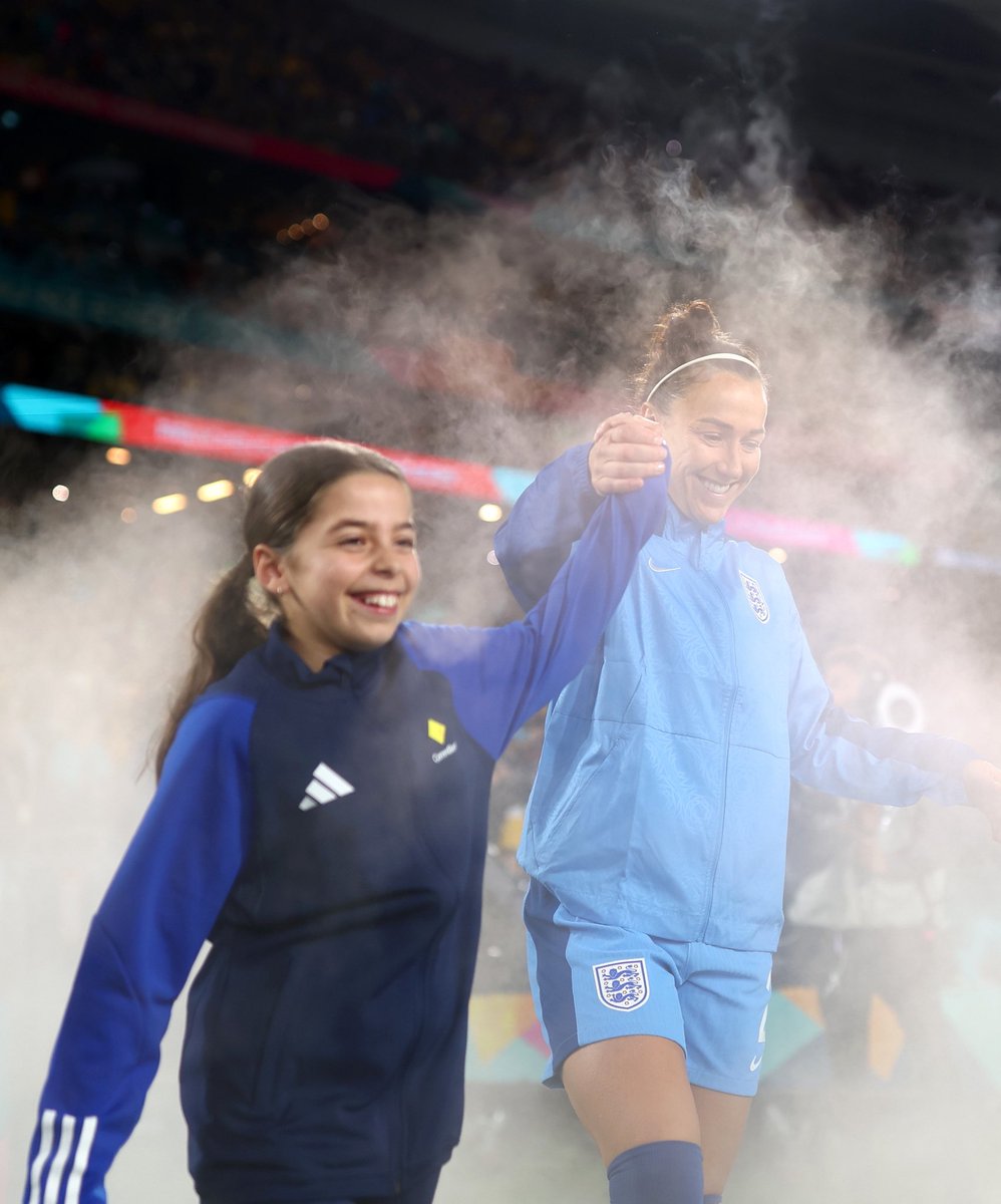 Lucy Bronze MBE tweet media