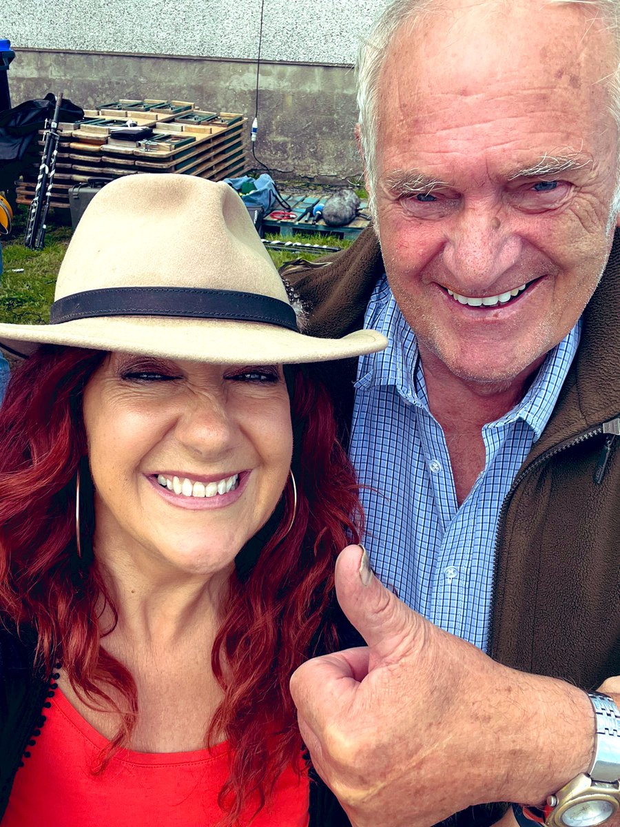 RealShanCothi's tweet photo. Diolch am y croeso bendigedig Sion Mon! Mor lyfli i weld pawb yn wen o glust i glust a chriw Bore Cothi di cal modd i fyw @BBCRadioCymru Reit dwi di cal benthyg HWN i ddod gartre i’r Gorllewin! Gobitho nai ddi i stiwdio Caerfyrddin erbyn fory! #tata #borecothi #olwynion #sioemon https://t.co/DXdmnOvqaE