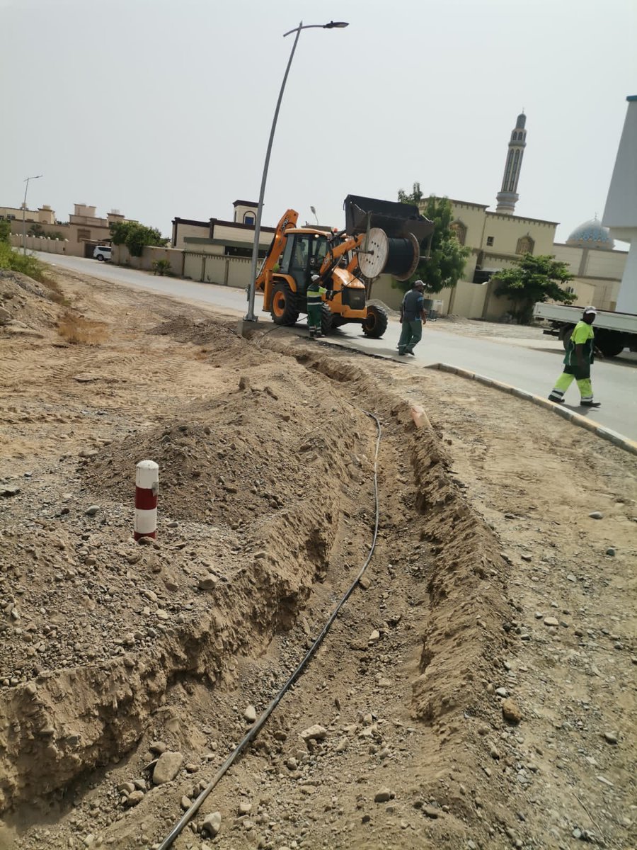 Al_BurhanMedia's tweet photo. دائرة البلدية بصحم وفي إطار إهتمامها  بإنارة المناطق والقرى السكنية  فقد تم الانتهاء من تنفيذ مشروع الانارة وتشغيله بعدد ثمانية أعمدة بمنطقة أبو الضروس بالولاية . https://t.co/IznOUThe8l