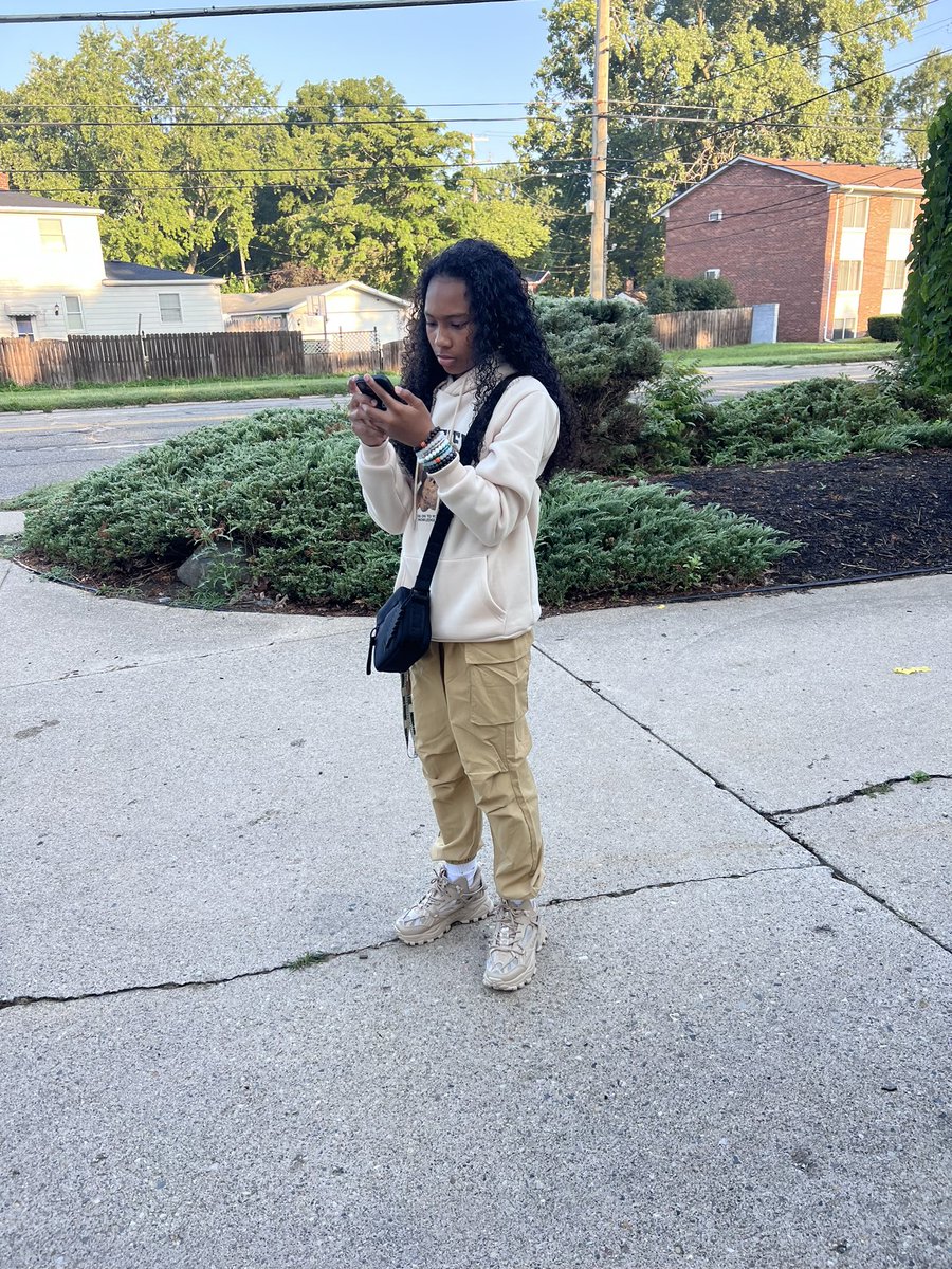 soldierStorys's tweet photo. FRESHMAN YEAR HAS BEGUN! HARLEM SIMPSON ๐c/o 2027 BIRMINGHAM GROVES #MICHIGANCROSSOVER https://t.co/L668U7YS18