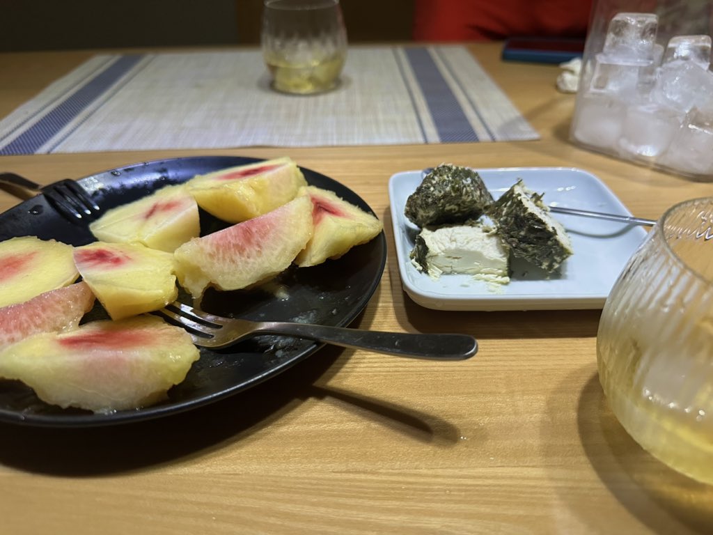 sunshine870101's tweet photo. 夏夜风薰，小饮微醺 Drink Whisky before go to bed https://t.co/X15r8NYzNa