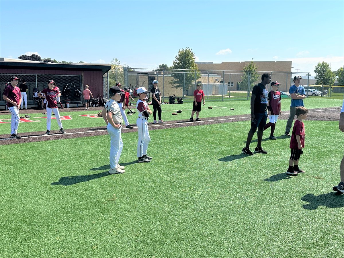 LGBadgerBSBL's tweet photo. Badger Baseball Camp - Day 1 is in the books and looking forward to another great day together!!!🦡⚾️😎 #focused https://t.co/zV9lJEckyS