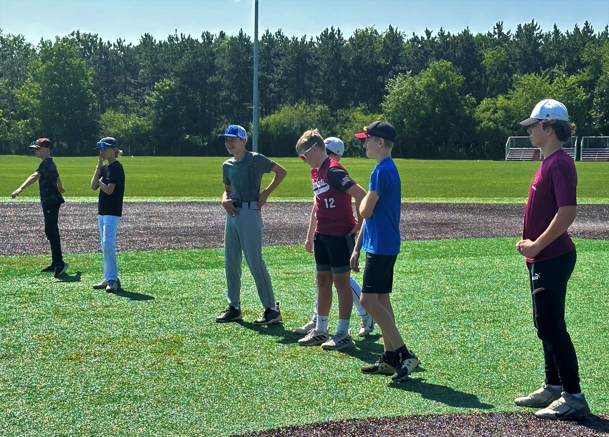 LGBadgerBSBL's tweet photo. Badger Baseball Camp - Day 1 is in the books and looking forward to another great day together!!!🦡⚾️😎 #focused https://t.co/zV9lJEckyS