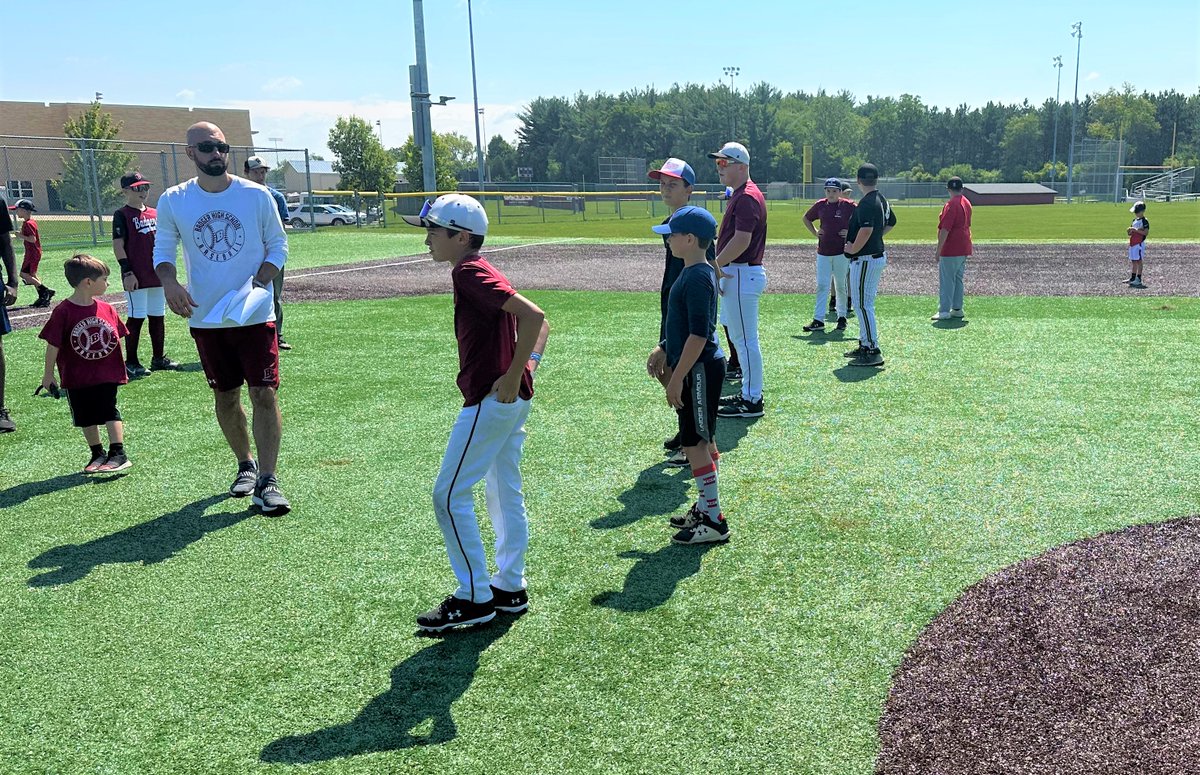 LGBadgerBSBL's tweet photo. Badger Baseball Camp - Day 1 is in the books and looking forward to another great day together!!!🦡⚾️😎 #focused https://t.co/zV9lJEckyS