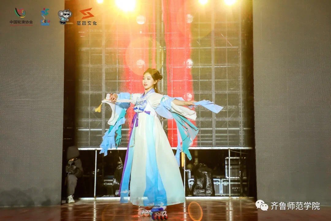 Talentlily's tweet photo. Ela combina perfeitamente a arte tradicional chinesa com a beleza do esporte. 🥰🥰🥰 https://t.co/tsyVMFBrqu