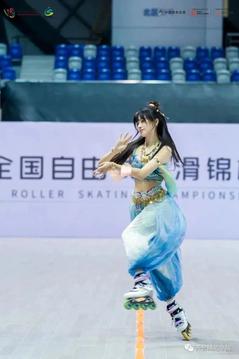 Talentlily's tweet photo. Ela combina perfeitamente a arte tradicional chinesa com a beleza do esporte. 🥰🥰🥰 https://t.co/tsyVMFBrqu