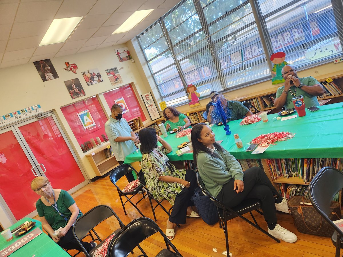 BetsyRossElem's tweet photo. We are ready for a great year! This is where excellence resides! #TheRossWay #ExcellenceInAction #WatchUsWork #HISDConvocation https://t.co/rsVtZbWbVL
