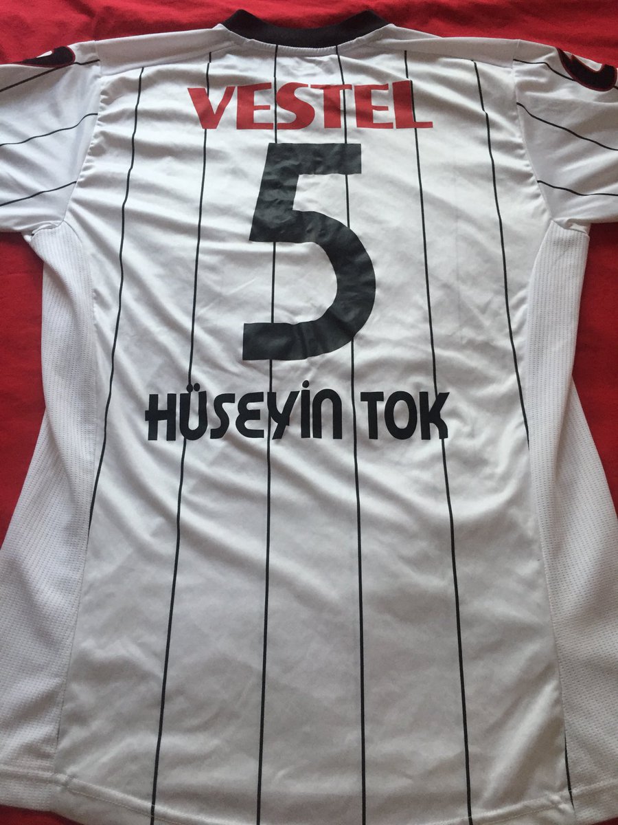 ozcan_kam's tweet photo. Efsane Kaptan #manisaspor https://t.co/34efzCxF1E