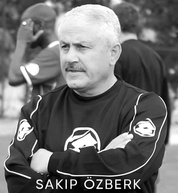 Türk futbolu ve Gaziantepspor camiasına çok önemli hizmetleri olan birçok başarılara imza atan Sakıp Özberk e Allah’dan rahmet değerli ailesine ve sevenlerinin başı sağolsun mekanı cennet olsun #Sakıpözberk