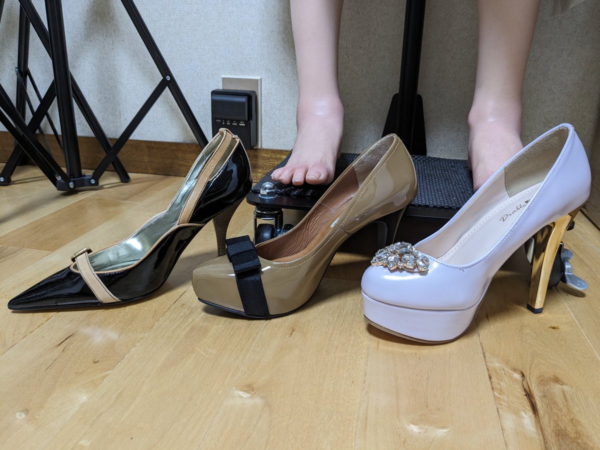 zefield1's tweet photo. サボってた約8ヶ月間ハイヒールを履かせて立たせっぱなしにしてました

期せずしてハイヒール・プレートの耐久実験になってましたが、親指の内側がちょっとたけ凹んだのと、各指が少し上を向いてしまいました

そんなに気になるほどないのでまぁ許容範囲かなと…😅

参考になれば幸いです🤗 https://t.co/8j7F1nhdoT