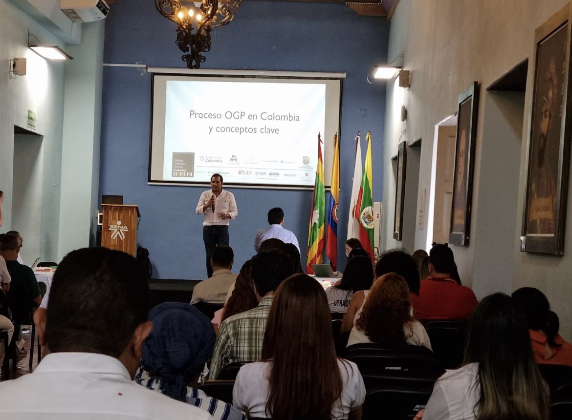 fernandezjca's tweet photo. En cartagena lanzamos la creación de un plan para fortalecer la institucionalidad de Colombia. Seguimos impulsando la transparencia , innovación , participación y rendición de cuentas. https://t.co/qYmkx8nZjp
