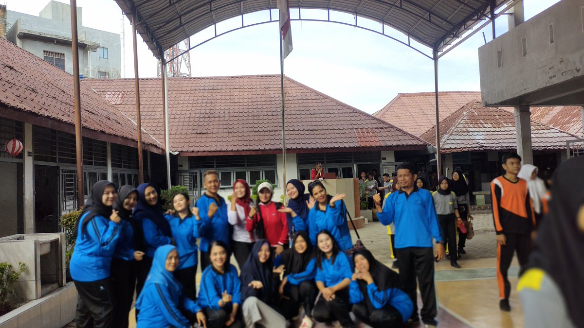 MinieBintis's tweet photo. Baru kali ini senam instruktur nya kece  bgt... https://t.co/OKdv3zC2jP