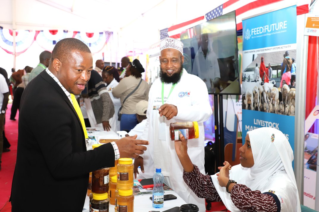 lmskenya's tweet image. Through @FeedtheFuture support, farmers like Ebla Hassan, a member of the Garissa Farmers' Cooperative, can sell their produce collectively and generate higher income. @Garissapress #DevolutionConference2023 #Devcon2023