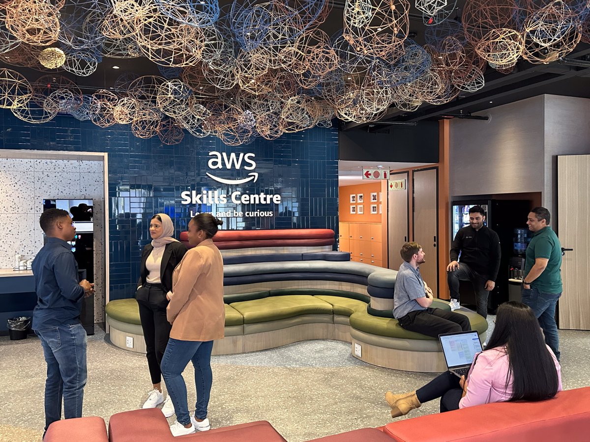Amazon News tweet media