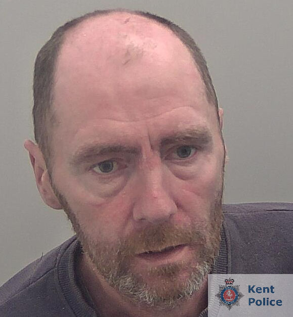 kent_police's tweet photo. A prolific shoplifter who repeatedly targeted supermarkets across #Swale and stole items totalling around £1,000 has been jailed for a year.

.Mark Hewitt was also convicted of racially abusing our police officers. https://t.co/JK4PBIvmpA https://t.co/3N1seoCe6i