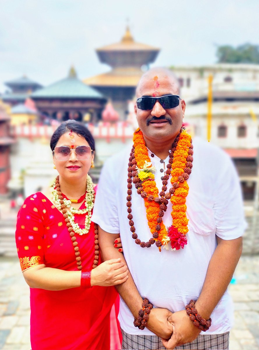 आज जन्म दिने आमा-बुबाप्रति कृतज्ञ छु । सुस्वास्थ्य भएर अरुको लागि सत्कर्म गर्न सकूँ, आराध्यदेव पशुपतिनाथसँग प्रार्थना छ । जय शम्भो ।