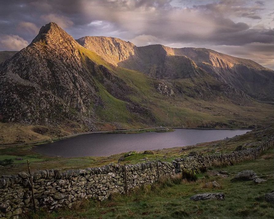 TGOMagazine's tweet photo. 🌄 The last light hits Tryfan as captured from across the Ogwen Valley on Pen yr Ole Wen. 

🥾 If you'd like to walk this route, check out our expert mapped route guides to the best mountain walks in #Eryri/#Snowdonia and beyond.

https://t.co/FtHhgLI6i5

📸: @8ench_87 https://t.co/087cThMTek