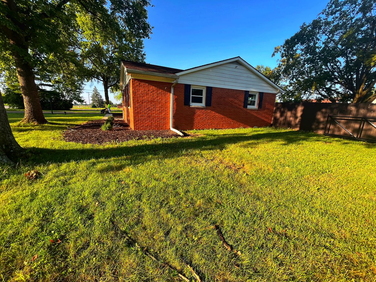 #TeamFBP is ready for another BIG transformation! Painting the entire #exterior of this #danvilleindiana home, BRICK INCLUDED!

#indysbestpainter #exteriorpaintingcontractor #exteriordesign #ppg #ppgproud #customhome #exteriorpainting #brickpainting #paintedbrick #repeatclients