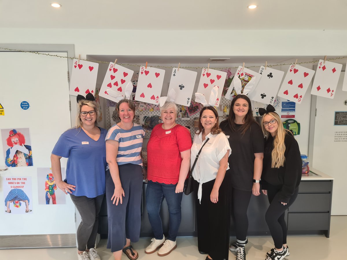 AssuraCommunity's tweet photo. Yesterday some of #TeamAssura headed over to @joshuatreekids  and helped host a #MadHattersTeaParty for some of the families at the centre, it was a fantastic day enjoyed by all. Thank you so much for having us! ☕🎩

#volunteering #community #charity #TheJoshuaTree #MadHatter https://t.co/5nP4FUw0Eu