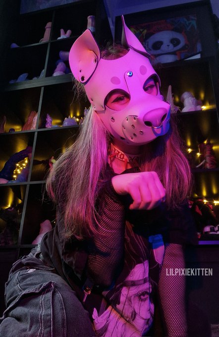 I got an extra pair of ears for the pup hood! These ones are the cropped ones 🤍 https://t.co/Y7yVSVD