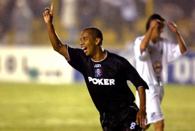 DatosO11ce's tweet photo. - 504 partidos oficiales con el Blanco (2do jugador con más PJ en la historia del club).
- 154 goles oficiales con el Albo en toda competencia (2do goleador histórico del equipo).
- 🏆 Ap. 2003, Libertadores 2004.

¡¡¡Feliz cumpleaños, mago @pandolfi40!!! https://t.co/MXIUc4ydoV
