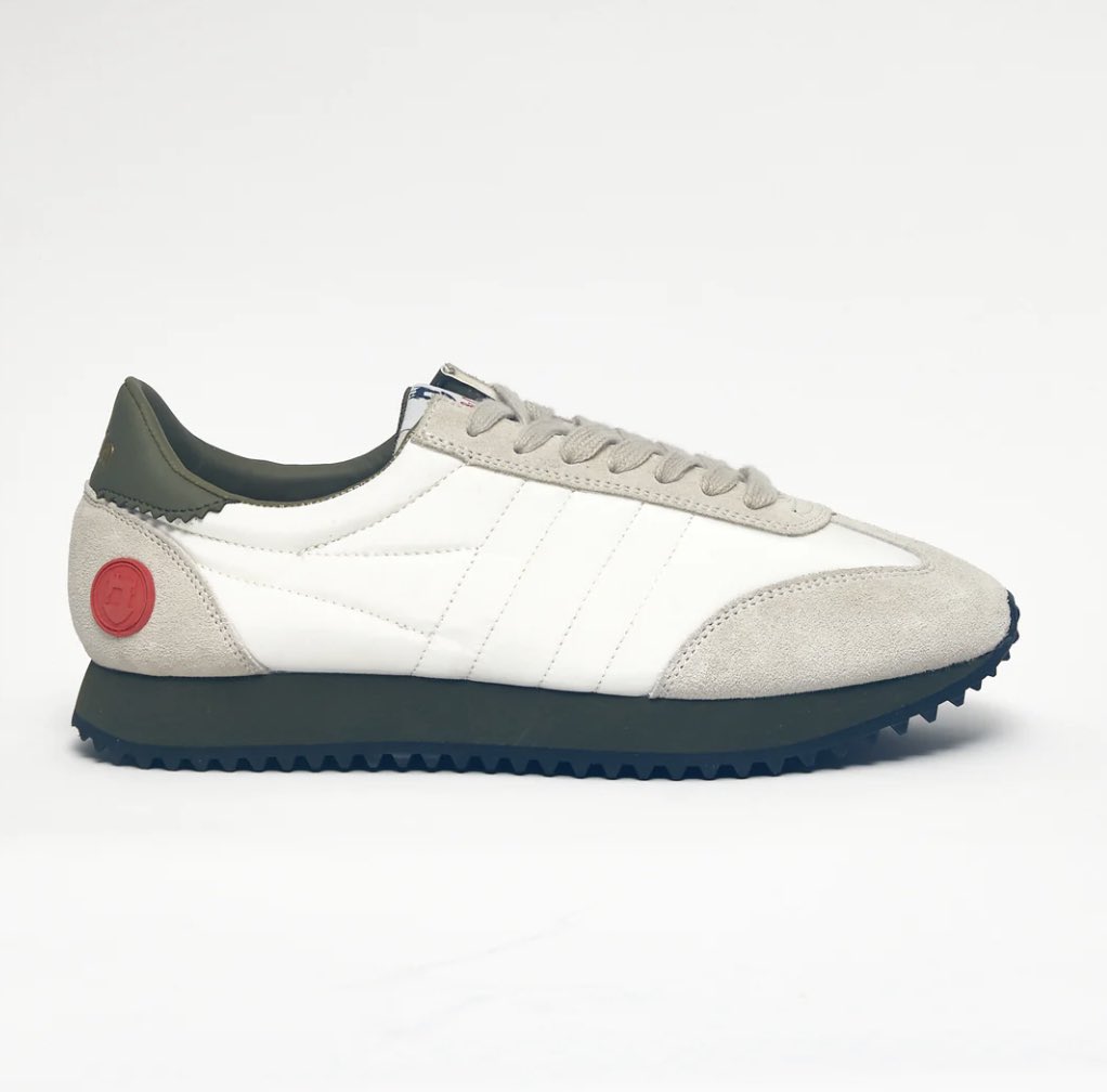 Afternoon folks 

Fill ya boots 

I have limited size runs in ALL Hi tops &amp; trainers and are now reduced for a limited period 

Limited sizes left……. Is your there ? 

Drop online or give me a visit this weekend @altymarket 
#gola #hitops #trainers #specialoffer #menswear