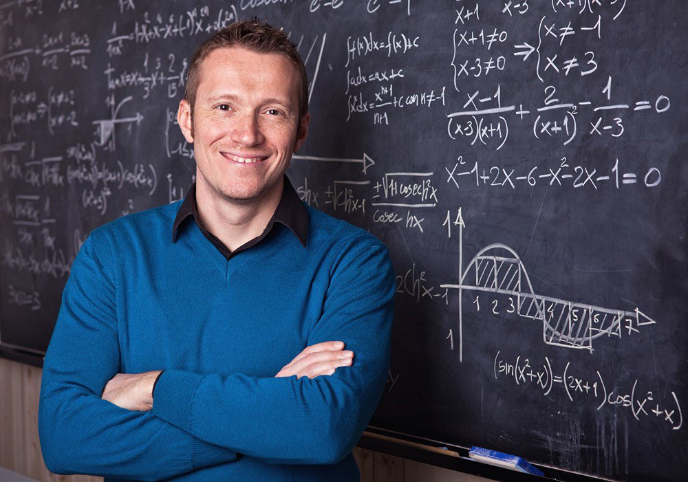 seb4styan's tweet photo. Il mio prof ex di matematica delle superiori era così disperato che per farci prendere almeno un 6 è venuto vestito da Gesù a scuola https://t.co/nkM5brJhgQ