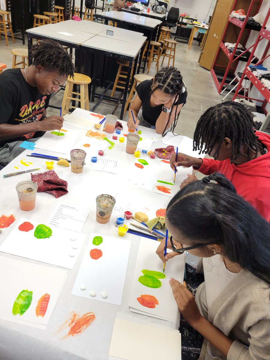 SCHS_Patriots's tweet photo. Our IB Visual Art students worked on acrylic paint techniques yesterday in class. 🎨 #ibart #schscreates https://t.co/CHBOgMc2am