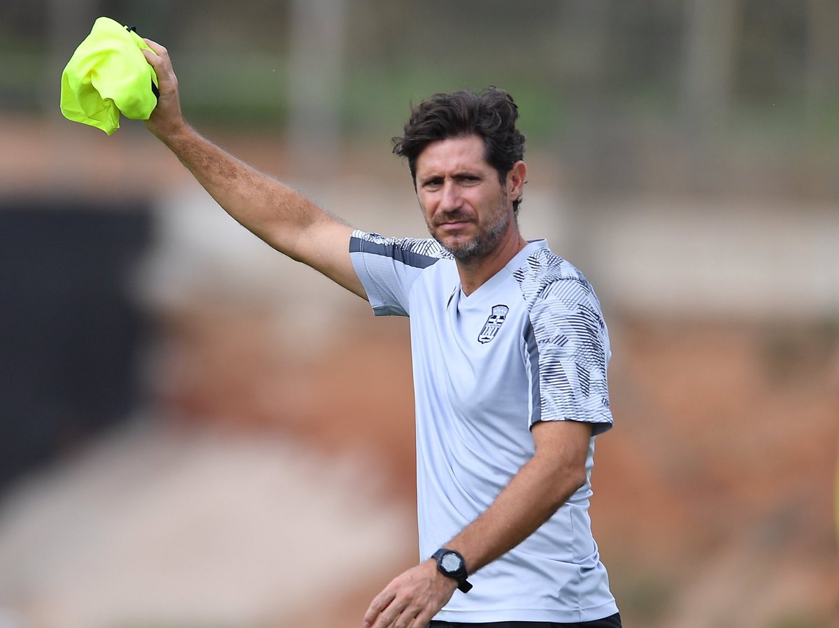 Salva_Casti's tweet image. PREVIA | #VSDA: “El @fcandorra tiene un estilo muy definido”

👤“Su entrenador (Eder Sarabia) lleva trabajándolo varias temporadas y su confección de plantilla es específica para ese modelo”.

❌ #Alcalá única baja confirmada
✅ Verdú e Isak Jansson OK. 

#FCC⚫️⚪️