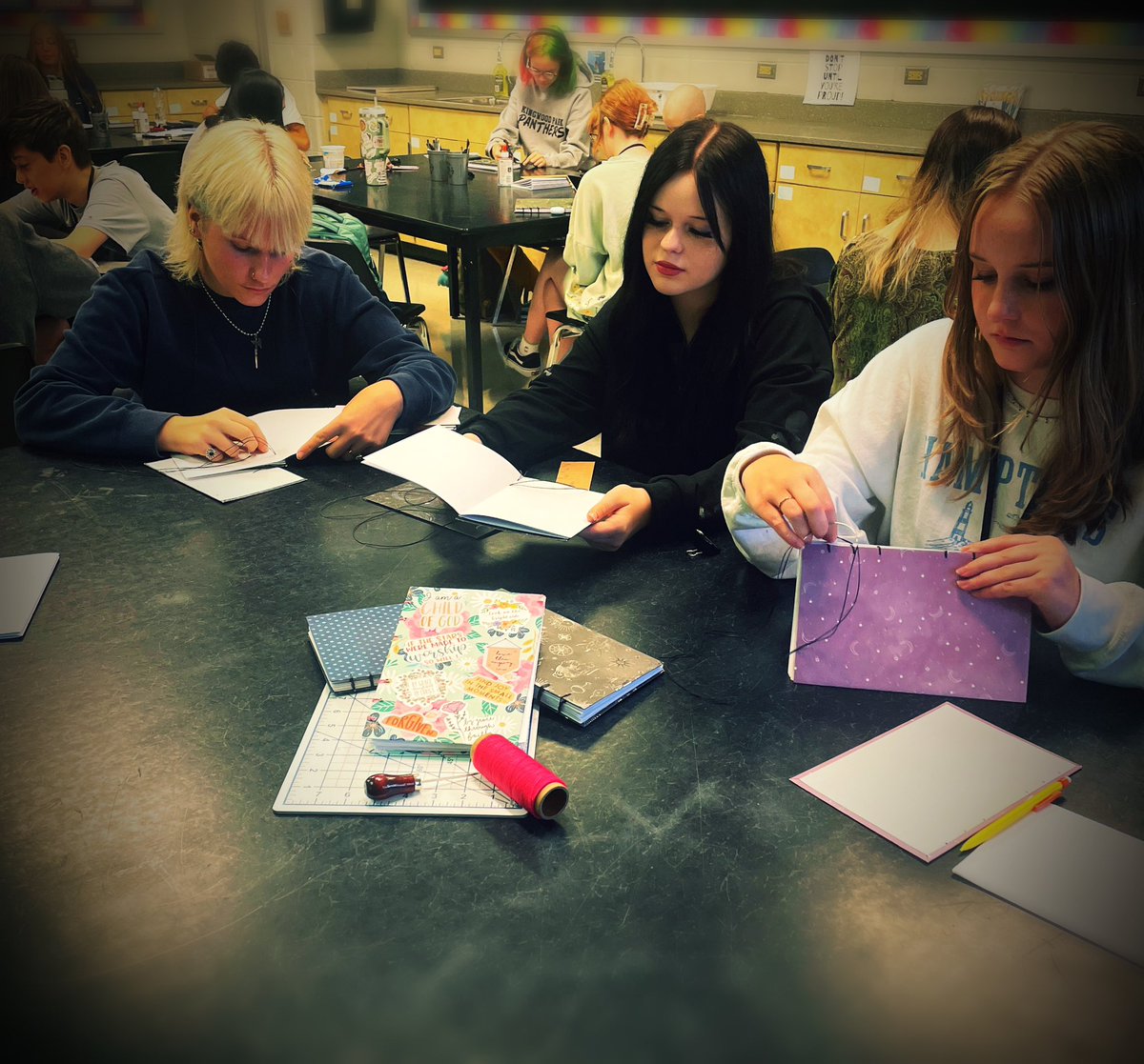 Sculpture students hard at work creating their sketchbooks for the year! <a href="/HumbleISD_KPHS/">Kingwood Park HS</a>  #HumbleISDartists <a href="/VisualArtHumble/">Humble ISD Visual Arts</a> <a href="/HumbleISD/">Humble ISD</a> #WeAreKPark