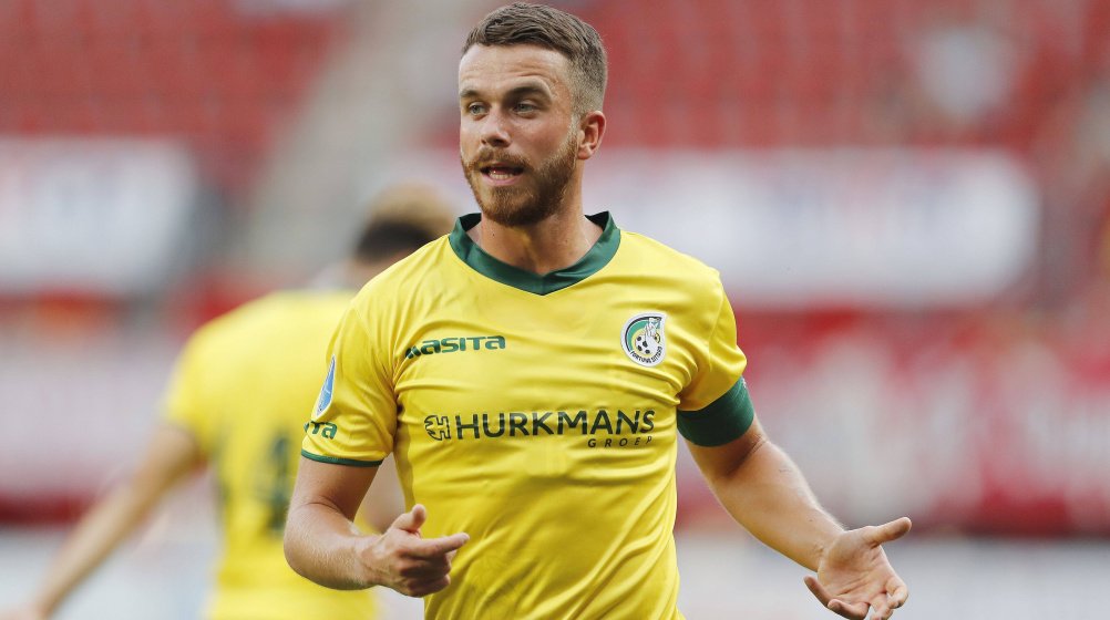 jorrit smeets niet naar sc cambuur ❌

hij slaat de aanbieding af 
en cambuur schakelt gelijk door 

bron: voetbalalert
#cambuur #leeuwarden 
#transfer