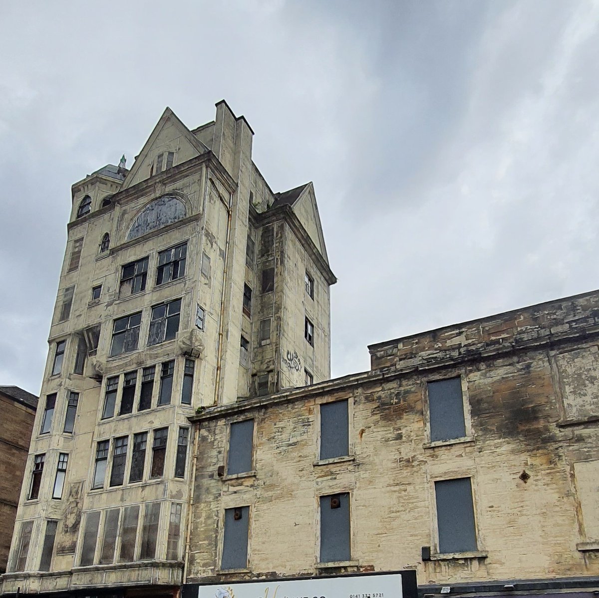 mesitamisterio's tweet photo. ¿Donde estamos y que misterio oculta este edificio?
#urbex #mesitaviajera #edificiossingulares #misterio https://t.co/x3oyaqVYzk