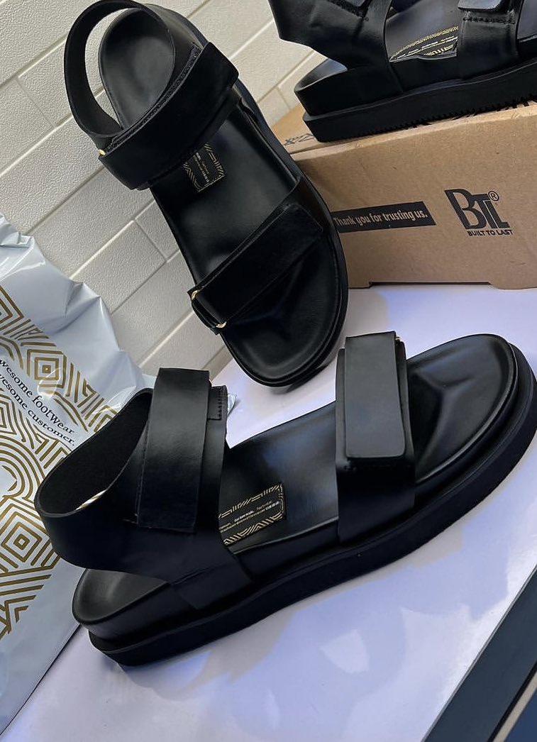 SindidiStore's tweet image. Bonsoir comment vous allez 
Chaussures disponibles sur commande 
Tel:777022145
Prix:10mil
Rt guys 🚨