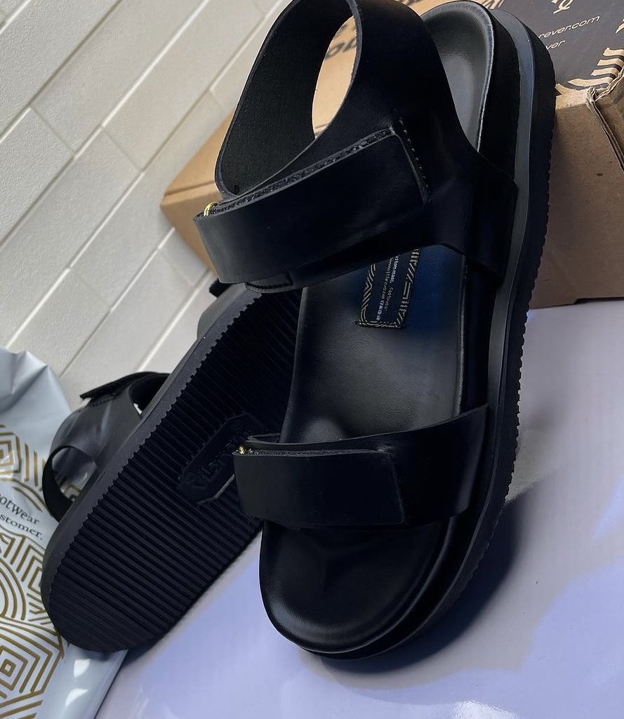 SindidiStore's tweet image. Bonsoir comment vous allez 
Chaussures disponibles sur commande 
Tel:777022145
Prix:10mil
Rt guys 🚨