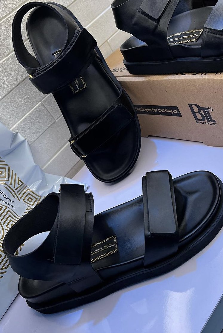 SindidiStore's tweet image. Bonsoir comment vous allez 
Chaussures disponibles sur commande 
Tel:777022145
Prix:10mil
Rt guys 🚨