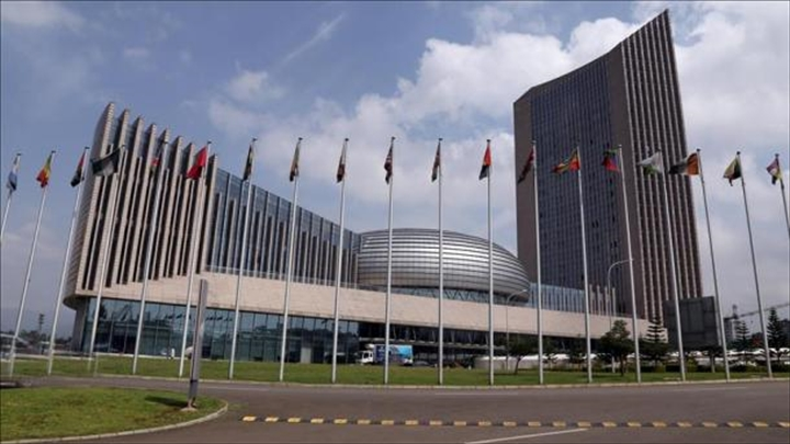 Ikiriho's tweet photo. Présidé par le #Burundi pour août, le Conseil de paix et de sécurité de l'@_AfricanUnion qui s'est réuni en urgence le 14 août se montre défavorable à toute intervention militaire de la #Cédéao, tout en se disant inquiet de la multiplication des putschs en #Afrique de l'Ouest https://t.co/BJHo57187C