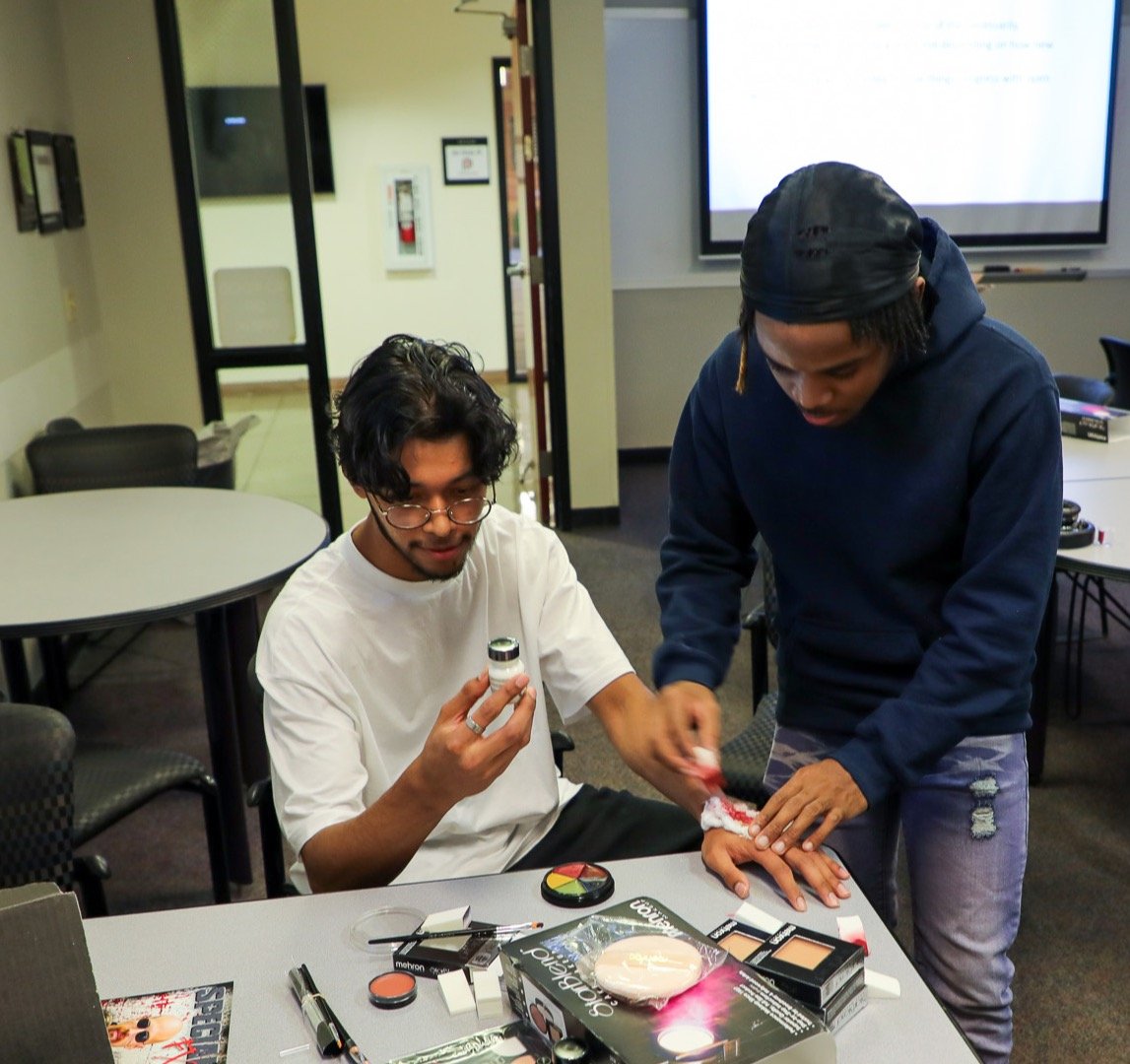 uatedu's tweet photo. From ordinary to extraordinary! ๐ Diving into the world of special effects makeup with UAT's immersive course.
#TechRespect #weareUAT https://t.co/bUBaBhoScV