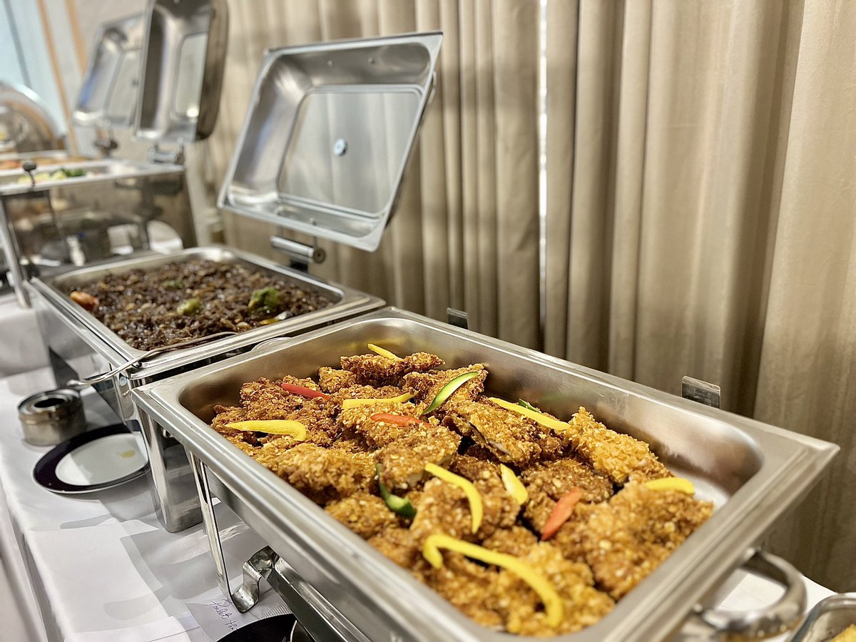 CafeChic_cky's tweet photo. Le buffet d’aujourd’hui, à l’instant même 
𝐂𝐀𝐅𝐄́ 𝐂𝐇𝐈𝐂
✅C’est tous les mercredis et vendredis à partir de 12h 
#INFO :  📞+224 610 058 459 
@Kaloum, Cité Chemin de Fer Conakry - Guinée https://t.co/B5AVcoY2rv