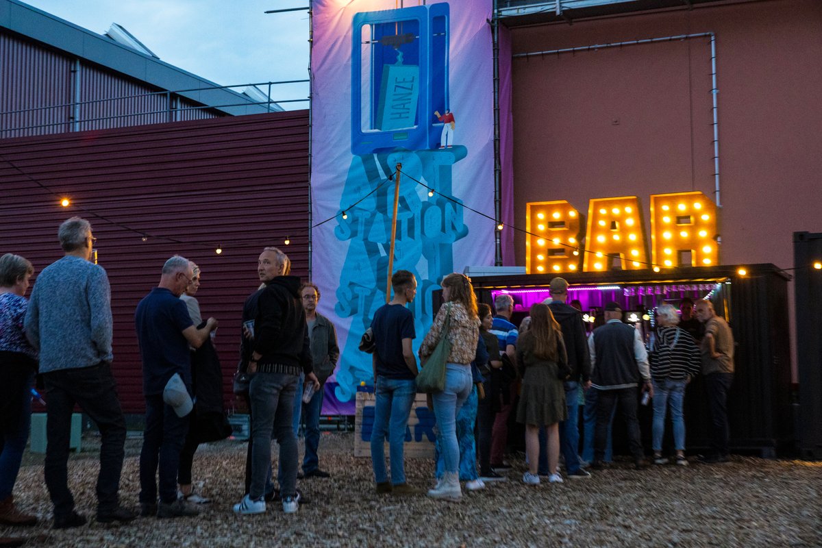 Biertje dan maar? 🍻 Ons terrein is in het weekend ook gewoon geopend om een drankje te komen doen als er geen programma is. 😉 

Openingstijden: 
Vrijdag: 16:00 – 23:00 uur 
Zaterdag: 13:00 – 23:00 uur 
Zondag: 11:00 – 23:00 uur