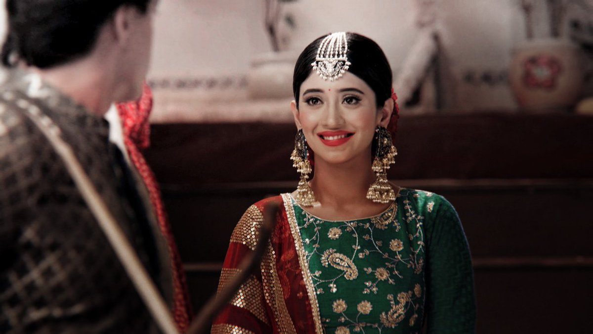 𝙒𝙝𝙚𝙣 𝙄 𝙨𝙖𝙬 𝙮𝙤𝙪 𝙄 𝙛𝙚𝙡𝙡 𝙞𝙣 𝙡𝙤𝙫𝙚, 𝙖𝙣𝙙 𝙮𝙤𝙪 𝙨𝙢𝙞𝙡𝙚𝙙 𝙗𝙚𝙘𝙖𝙪𝙨𝙚 𝙮𝙤𝙪 𝙠𝙣𝙚𝙬.

#Yrkkh || #Kaira 
#MohsinKhan || #ShivangiJoshi