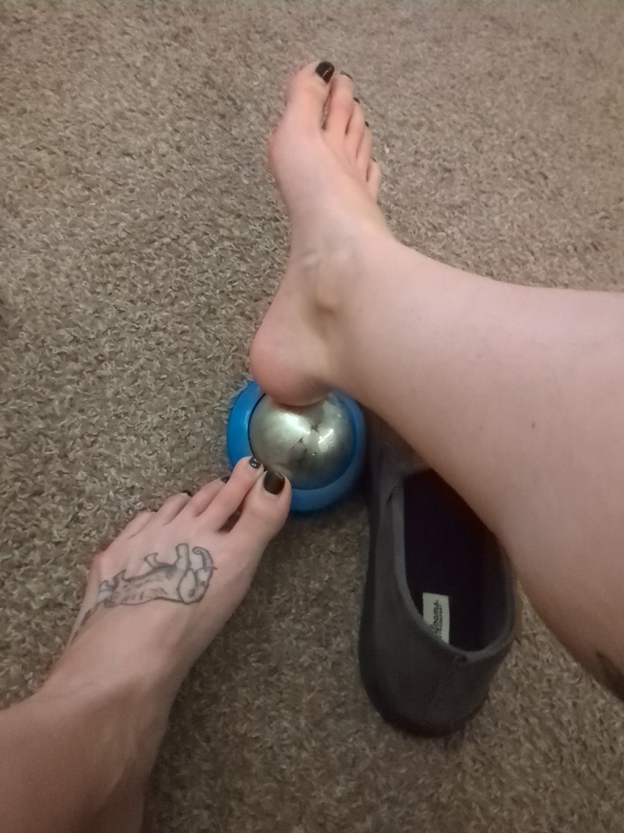 AlmightyMaeve's tweet photo. Plantar fasciitis pain has me icing and wearing a splint at night. Foot pain be gone!
#feetpic #bigfoot #longtoes #ContentCreator #mommy #bigfeet #fetishworker https://t.co/UnVIn7TEKn