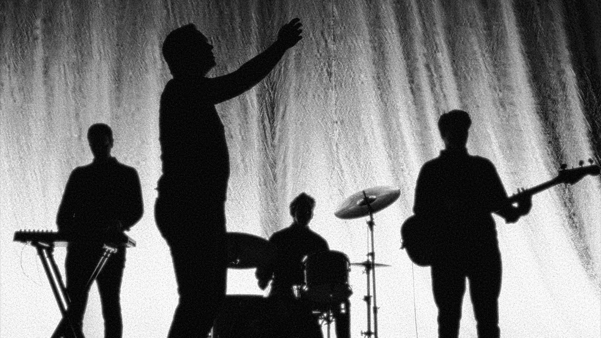 Crazymindsweb's tweet photo. 🎶 ¡La espera ha terminado! 🎶 Future Islands nos sorprenden con su nuevo sencillo "Deep In The Night". Una joya musical que iluminará nuestros sentidos en la oscura noche. ¡No te pierdas el videoclip! 🎥🌌 #FutureIslands #DeepInTheNight 🎵

https://t.co/0bBFtApgsU https://t.co/OOuHIra9cm