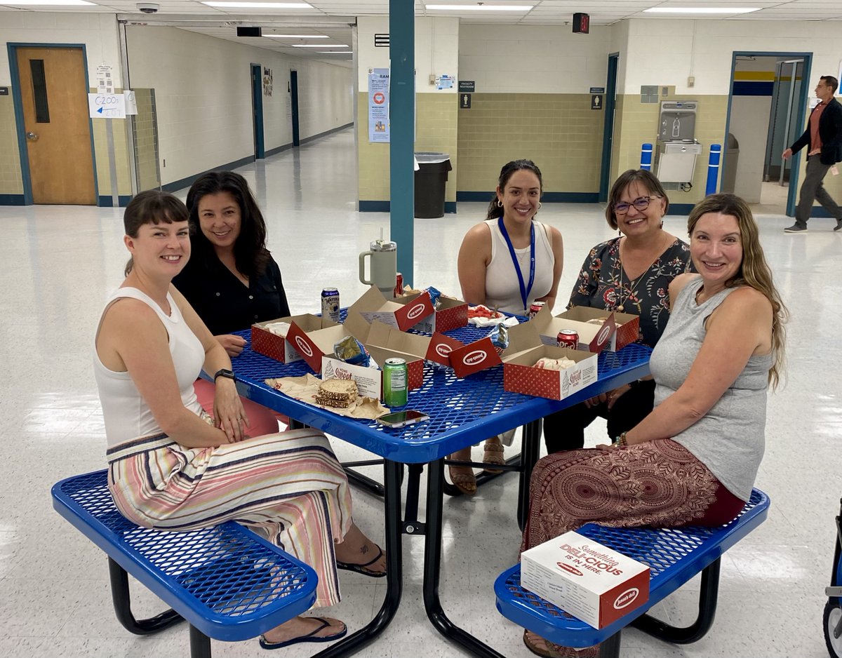 FCPSPreKEHS's tweet photo. π Lunchtime laughs and reconnecting with fellow teachers as we dive back into a new school year! π #BackToSchoolBonding #FCPSTeamECE @fcpsnews https://t.co/RKlMuamwd1