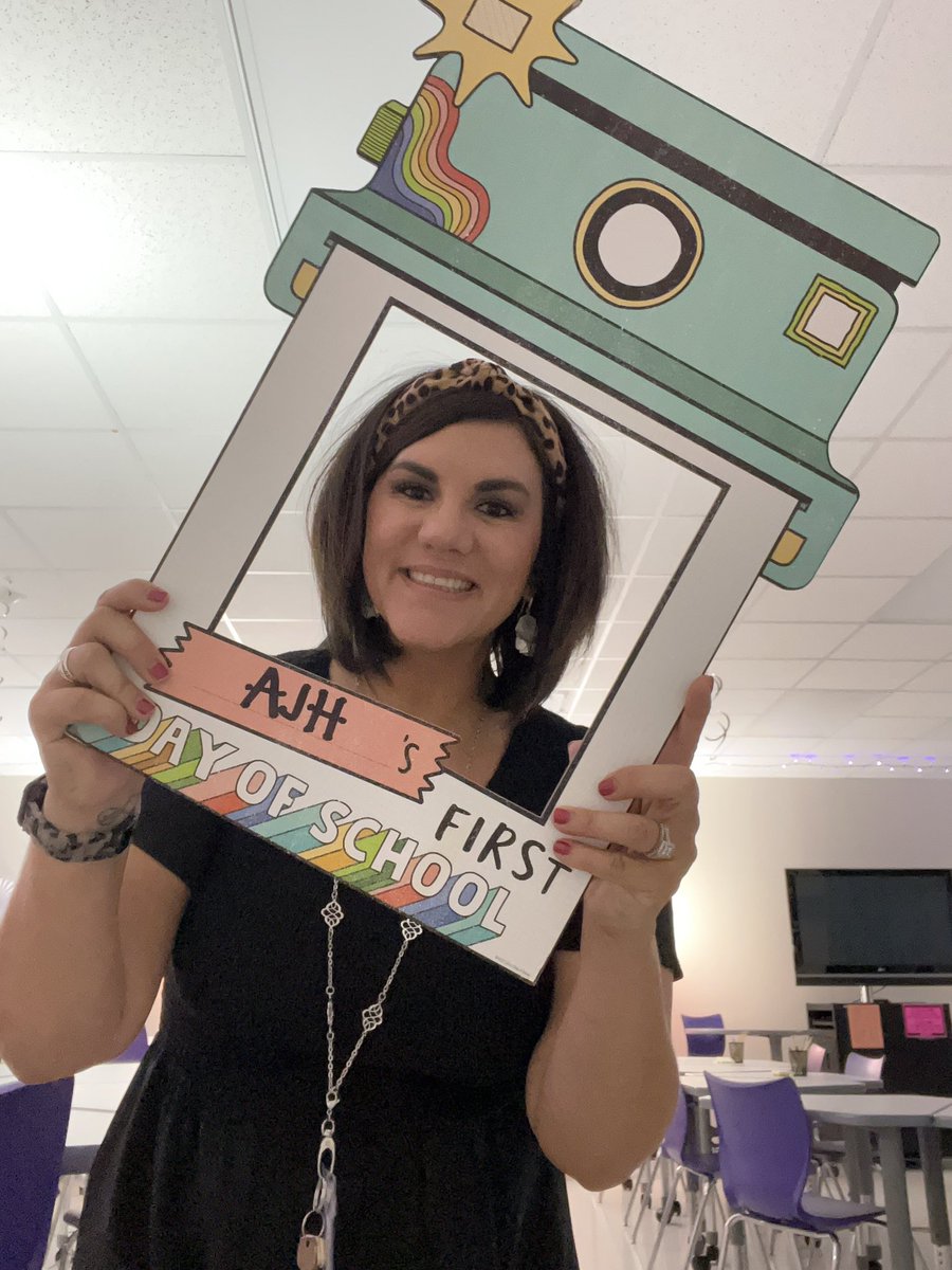 MrsBlacksWorld's tweet photo. First day of school for AJH! 💜🐾

#unstoppableAJH
#letsgoooo https://t.co/tkFF9D0U46