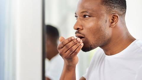 Nig_Farmer's tweet photo. #NaijaFarmerTips
Bad breath is a serious turn off for everyone

It's not a good thing to be associated with Esp young ones 

Easy way to cure your Mouth Odour 

Slice Ginger and Lemon 

Boil the mixture, add few MINT leaves and drink

Your Bad Breath Gone!

Tested and trusted 💯 https://t.co/3M8VJQpYum