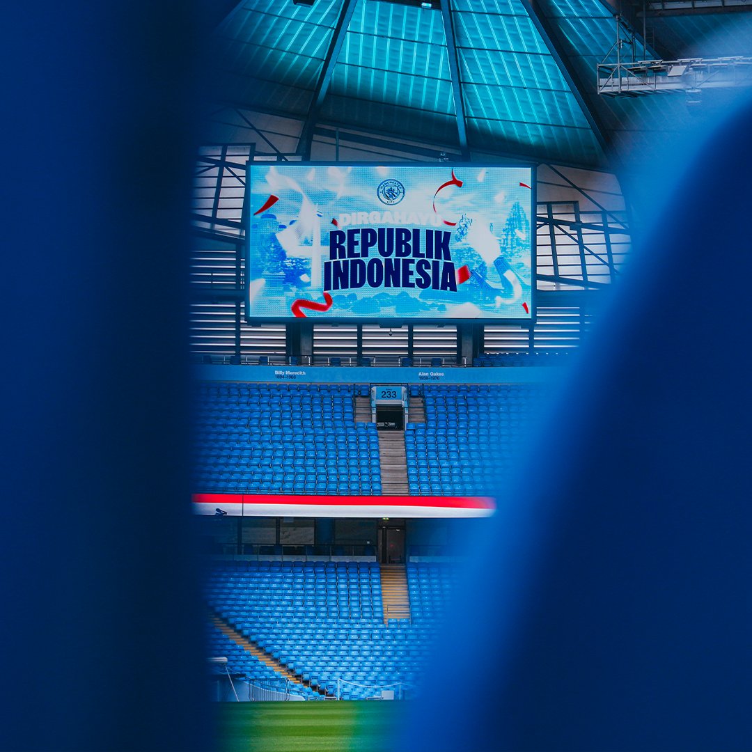 Salam kemerdekaan dari Stadion Etihad. 🏟️🔵