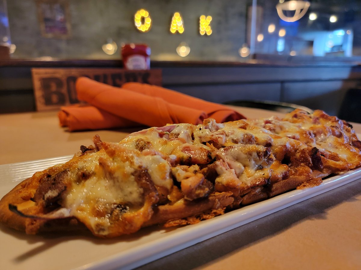 Wednesday Lunch Special in Chesterland

House Smoked Chicken and Thick Cut Bacon spread across a Crispy Flatbread (Gluten Free Available) with House Ranch Dressing and topped with Cheddar Cheese - $13.75

Follow the Smoke to The Oak!