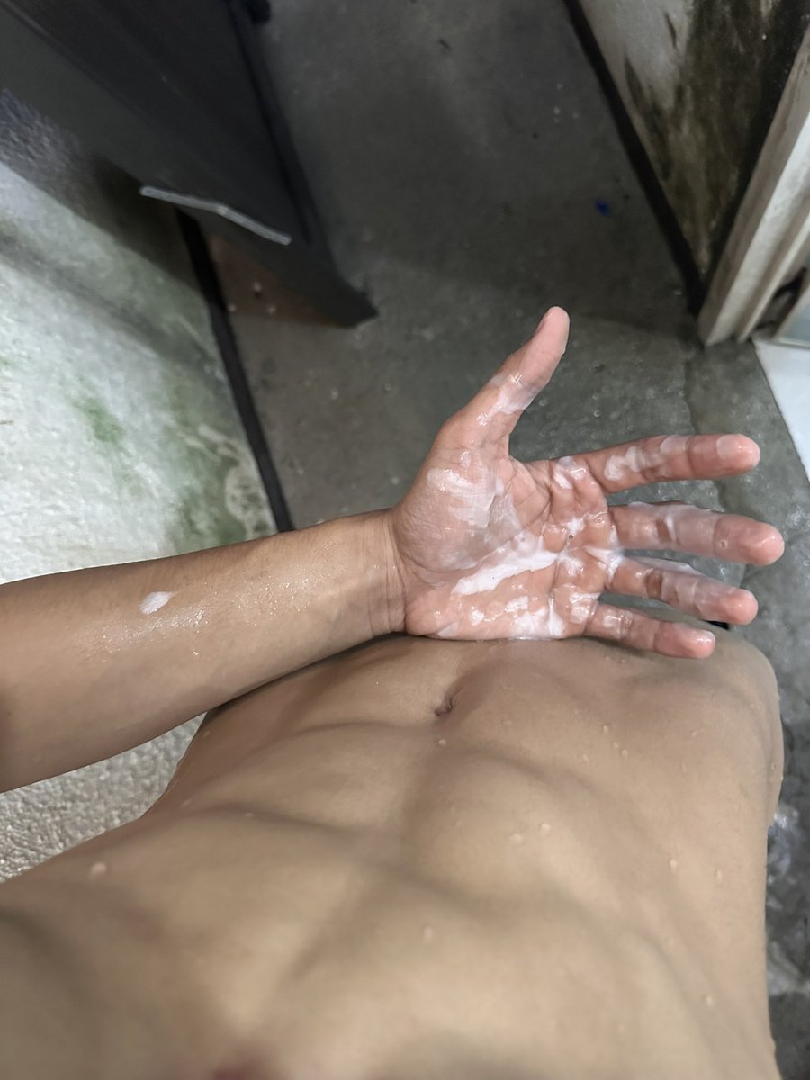 jhazthinegwapo's tweet photo. Pa retweet guys may sesend ako sayong bagong vids🤫🔞 https://t.co/yrPR72PDf6